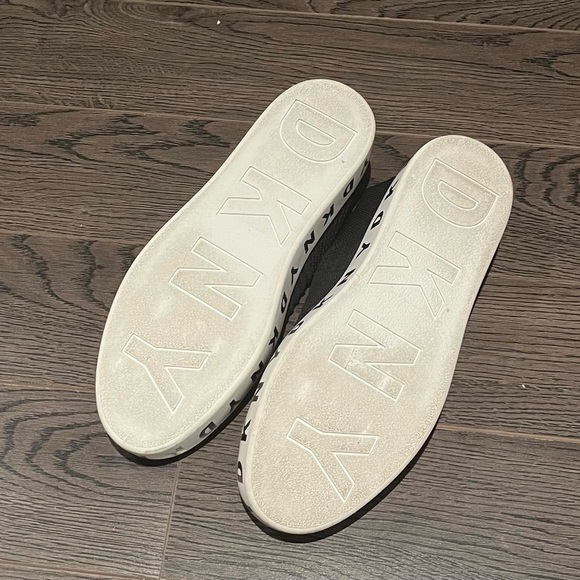 Platform sneakers - Picture 2 of 2